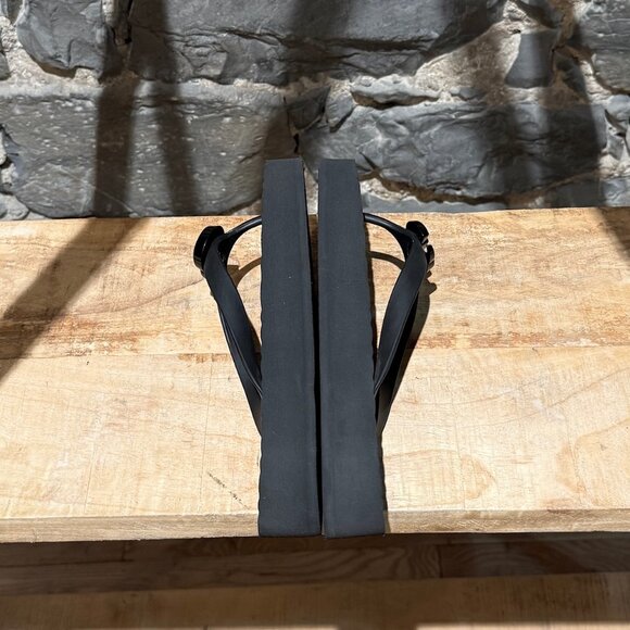 Gucci GG Chevron Platform Thong Sandals - Picture 8 of 12